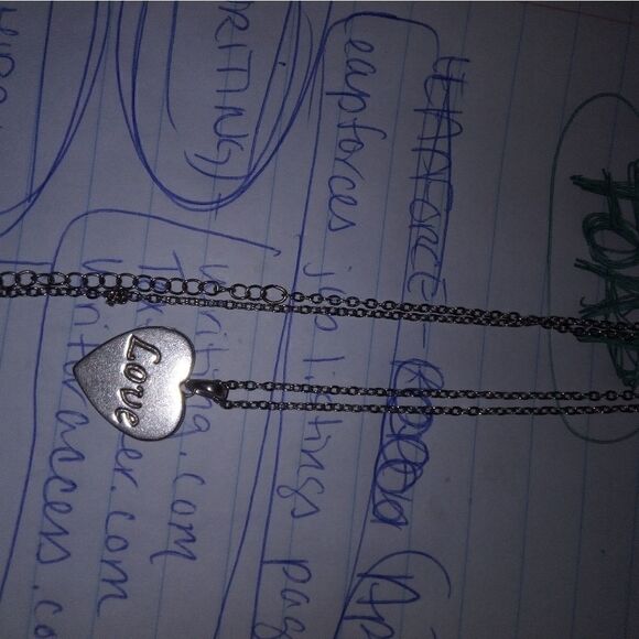 Long chain with a Sterling jwbr heart charm - Picture 2 of 6